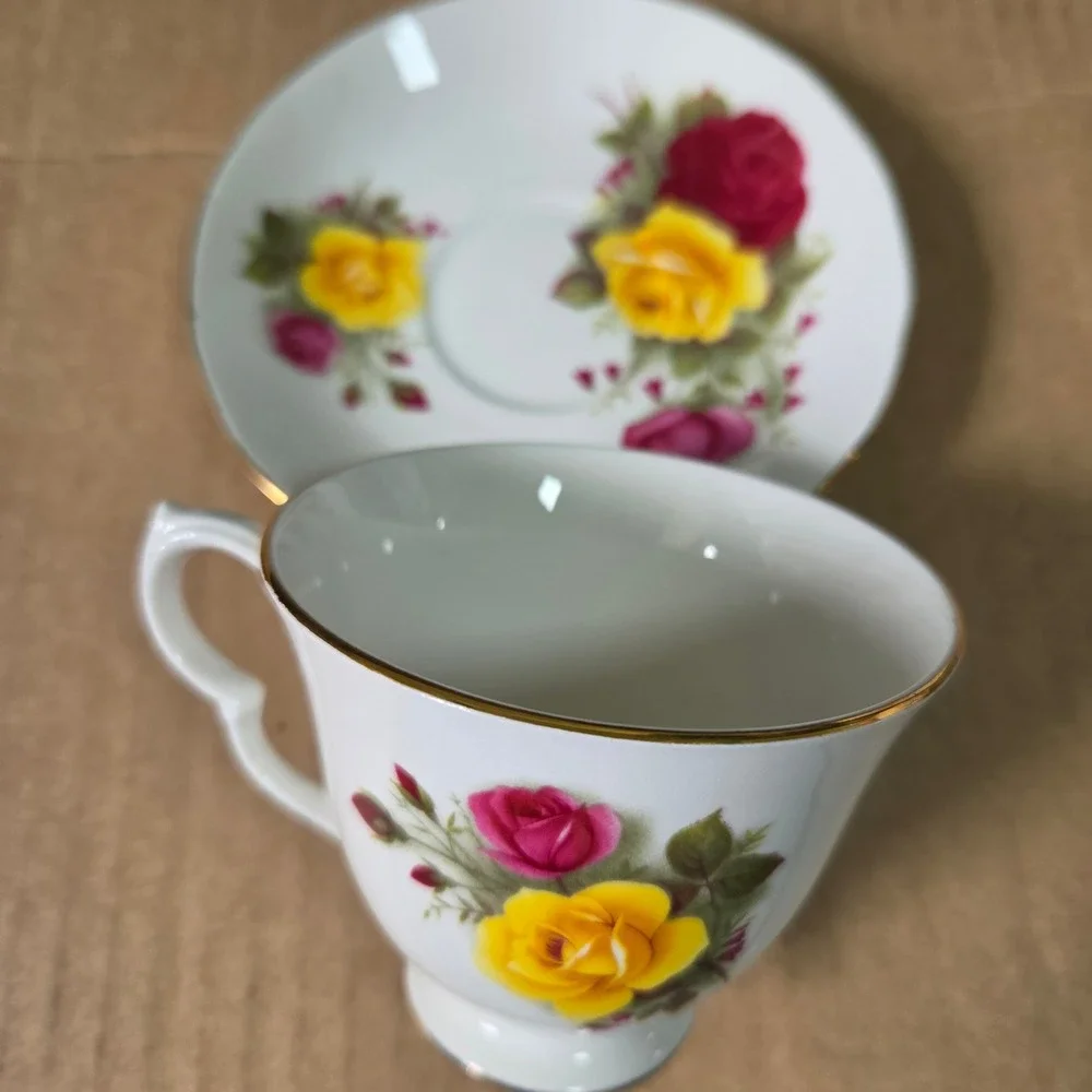 Queen Anne Bone China Tea Cup & Saucer Set Red Yellow‎ Rose Made in England 8519
